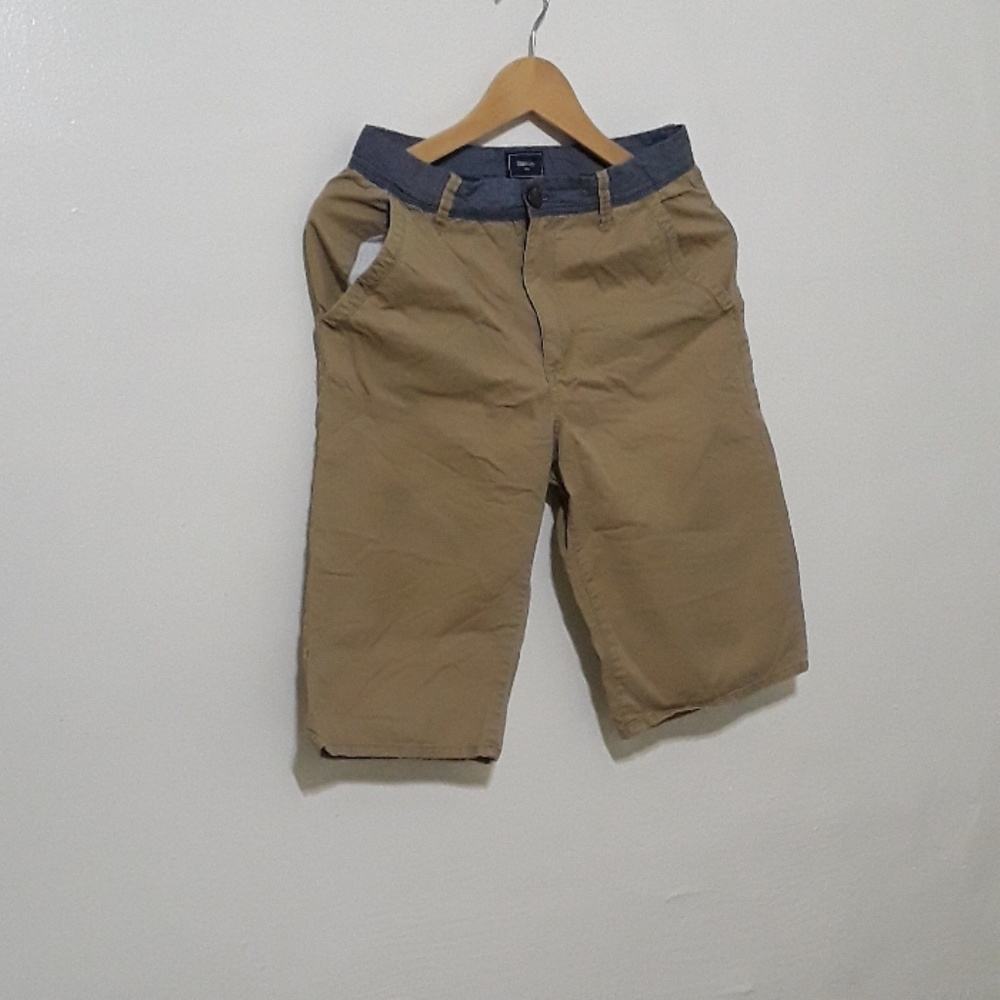 Gap khaki shorts.